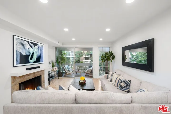 4338 Redwood Avenue B213, Marina Del Rey, California 90292