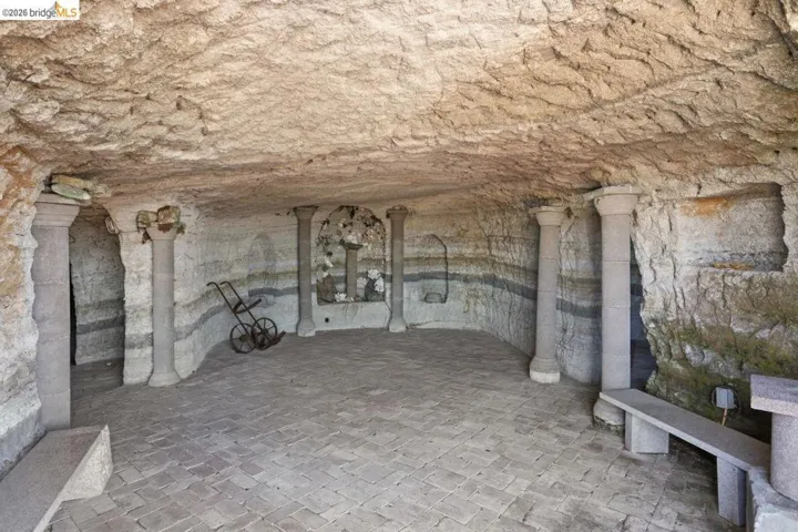 Entrance to the cave.