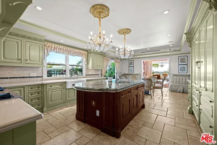 1575 Alexis Place, Beverly Hills, California 90210