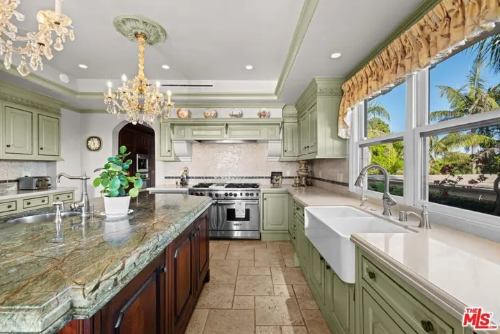 1575 Alexis Place, Beverly Hills, California 90210