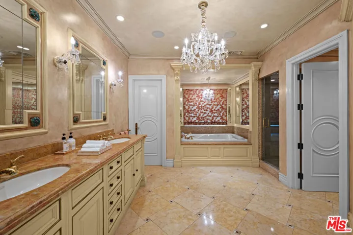 1575 Alexis Place, Beverly Hills, California 90210