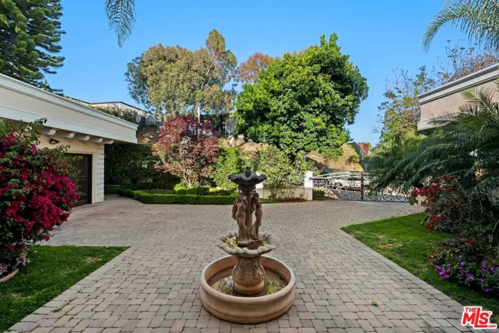 1575 Alexis Place, Beverly Hills, California 90210