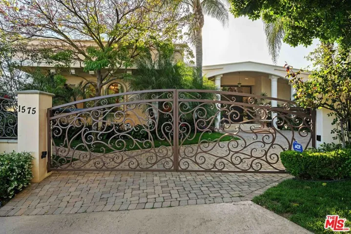 1575 Alexis Place, Beverly Hills, California 90210
