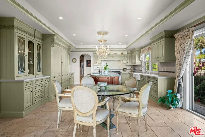 1575 Alexis Place, Beverly Hills, California 90210