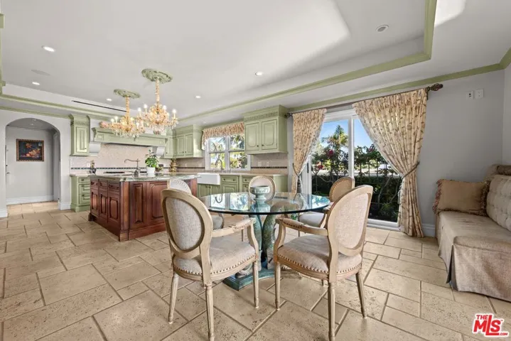 1575 Alexis Place, Beverly Hills, California 90210
