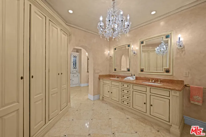 1575 Alexis Place, Beverly Hills, California 90210