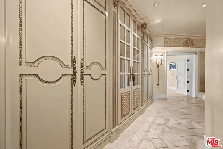 1575 Alexis Place, Beverly Hills, California 90210