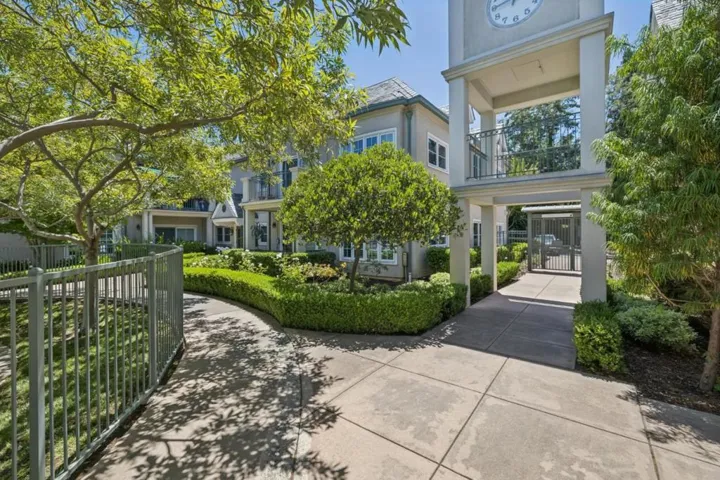 1 W Edith Avenue D125, Los Altos, California 94022