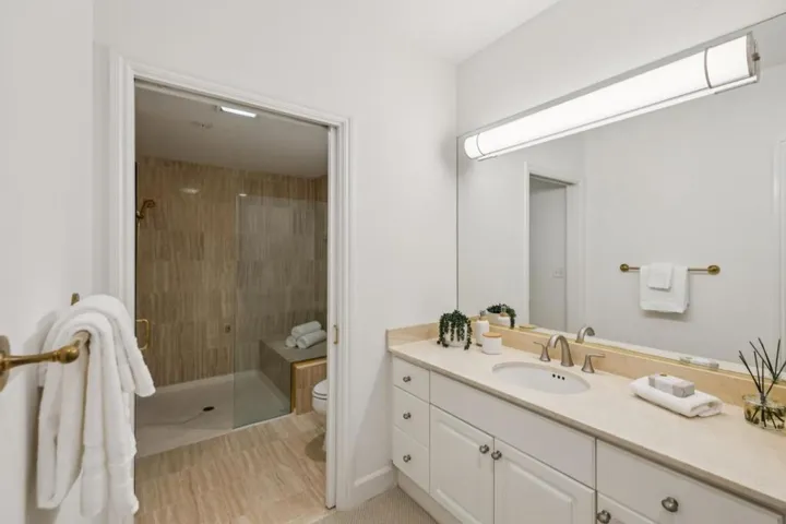 1 W Edith Avenue D125, Los Altos, California 94022