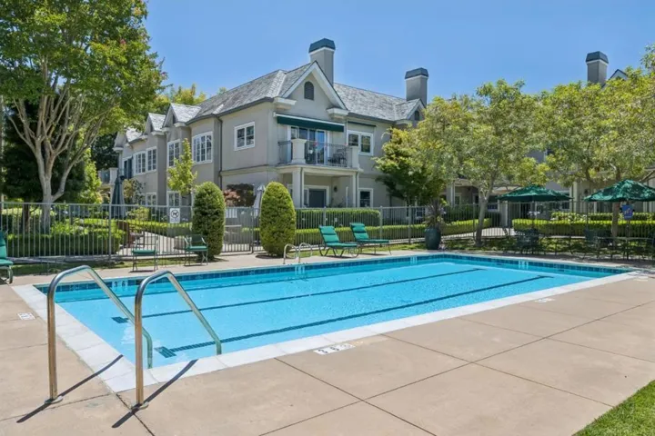 1 W Edith Avenue D125, Los Altos, California 94022