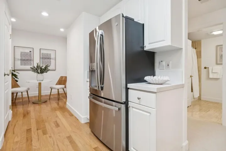 1 W Edith Avenue D125, Los Altos, California 94022