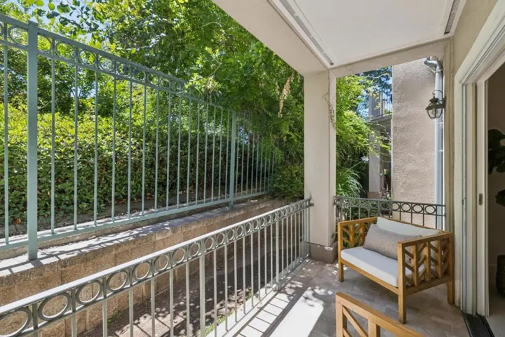 1 W Edith Avenue D125, Los Altos, California 94022