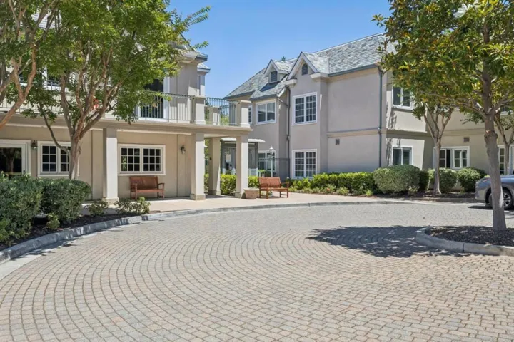 1 W Edith Avenue D125, Los Altos, California 94022