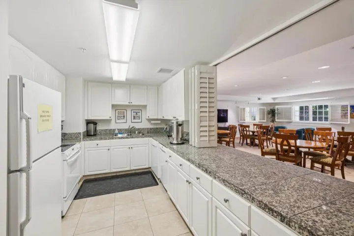 1 W Edith Avenue D125, Los Altos, California 94022