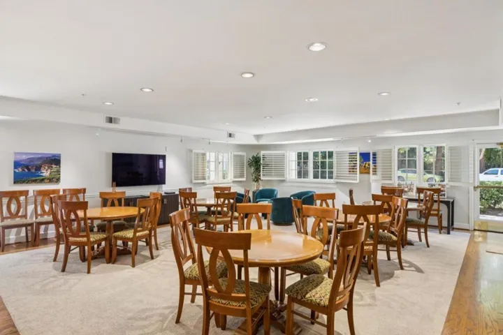 1 W Edith Avenue D125, Los Altos, California 94022