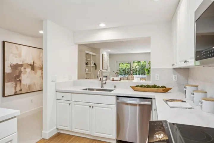 1 W Edith Avenue D125, Los Altos, California 94022