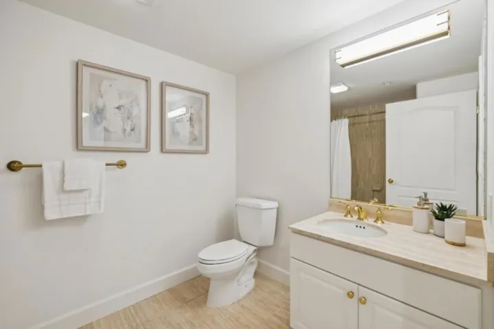 1 W Edith Avenue D125, Los Altos, California 94022