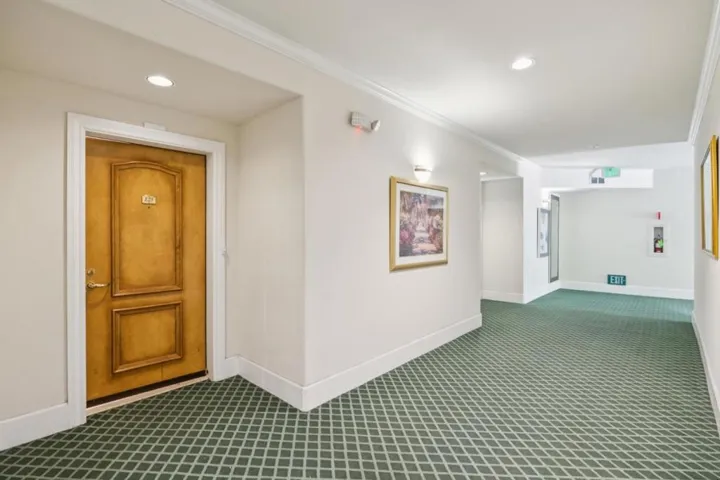 1 W Edith Avenue D125, Los Altos, California 94022