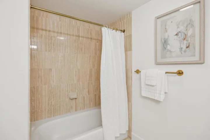 1 W Edith Avenue D125, Los Altos, California 94022