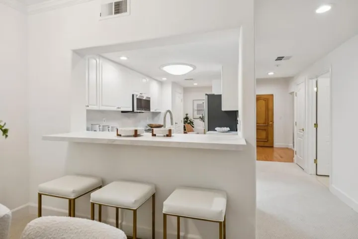 1 W Edith Avenue D125, Los Altos, California 94022