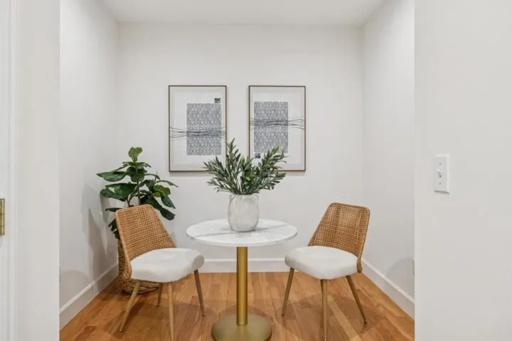 1 W Edith Avenue D125, Los Altos, California 94022