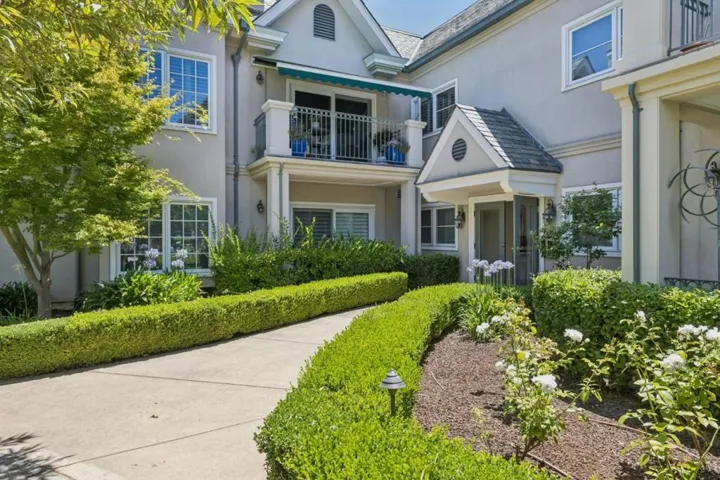 1 W Edith Avenue D125, Los Altos, California 94022