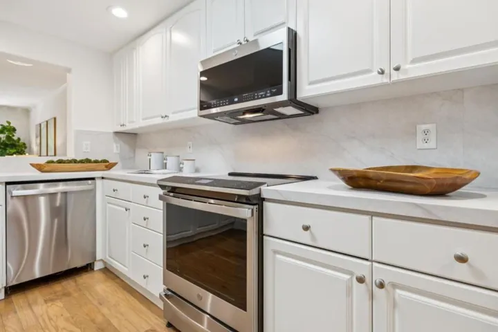 1 W Edith Avenue D125, Los Altos, California 94022