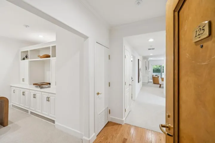 1 W Edith Avenue D125, Los Altos, California 94022