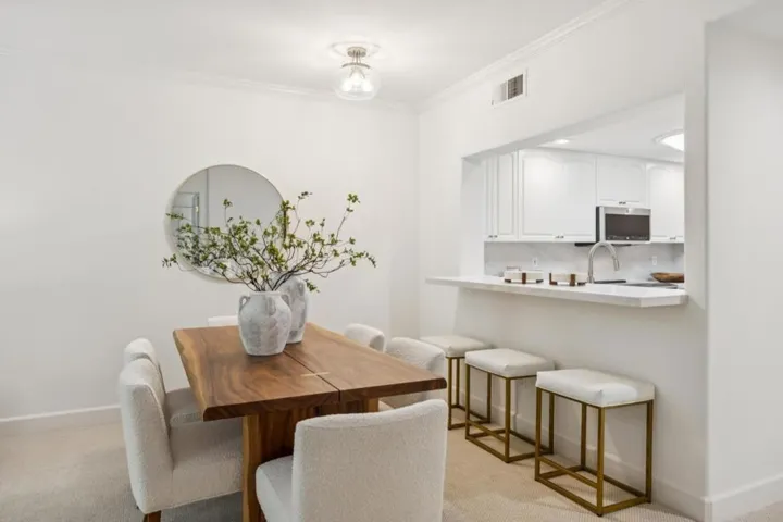 1 W Edith Avenue D125, Los Altos, California 94022
