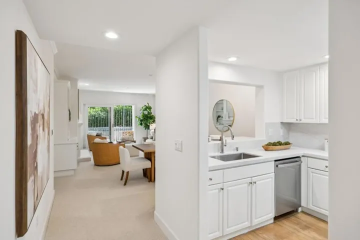 1 W Edith Avenue D125, Los Altos, California 94022