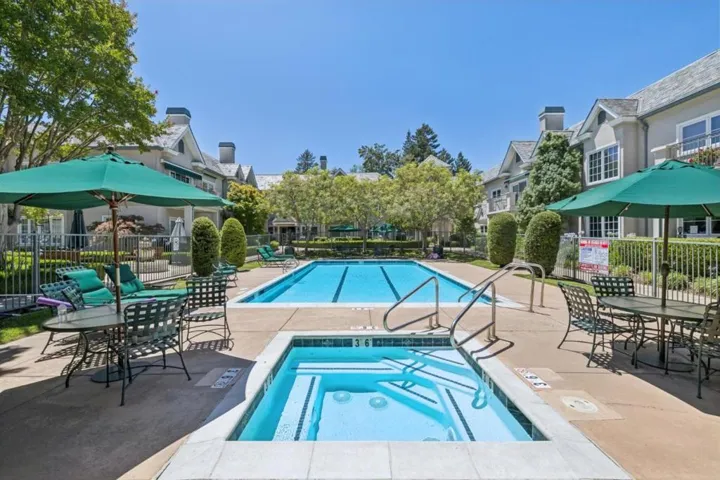 1 W Edith Avenue D125, Los Altos, California 94022