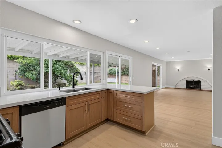 559 Pierpont Drive, Costa Mesa, California 92626