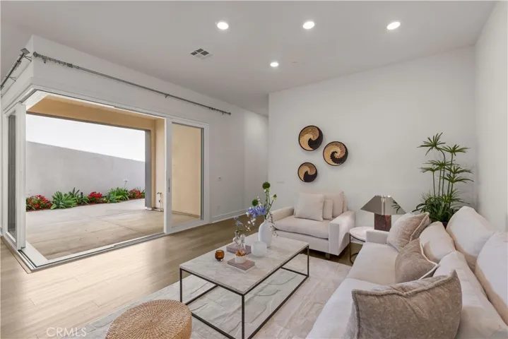 372 Baluster, Irvine, California 92618