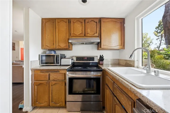 905 Hyde Court, Costa Mesa, California 92626