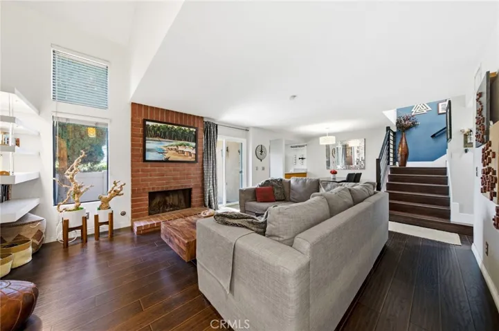 905 Hyde Court, Costa Mesa, California 92626