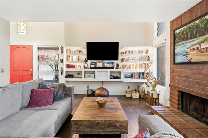 905 Hyde Court, Costa Mesa, California 92626