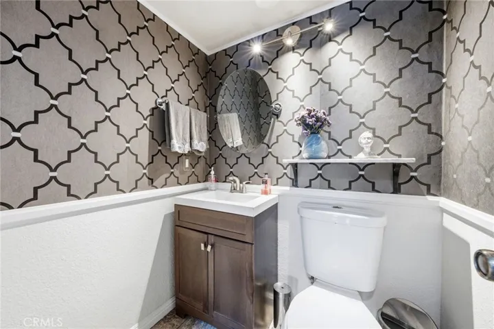 905 Hyde Court, Costa Mesa, California 92626