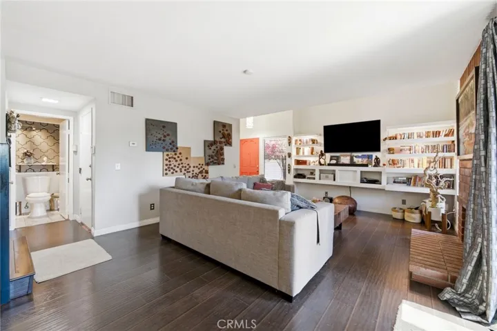 905 Hyde Court, Costa Mesa, California 92626