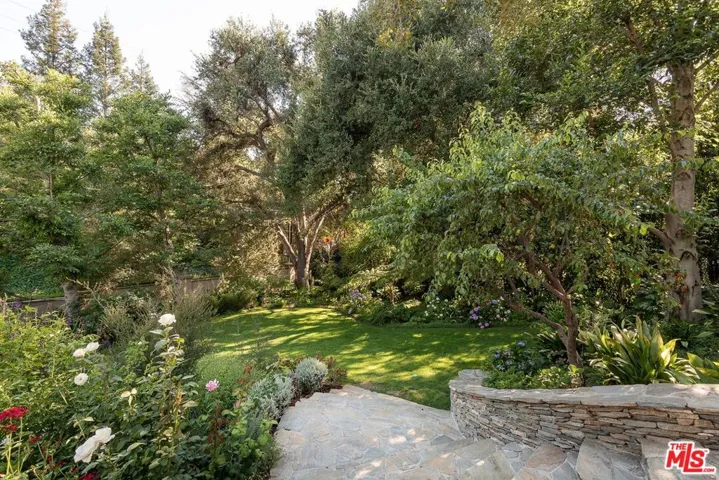 17417 Rancho Street, Encino, California 91316