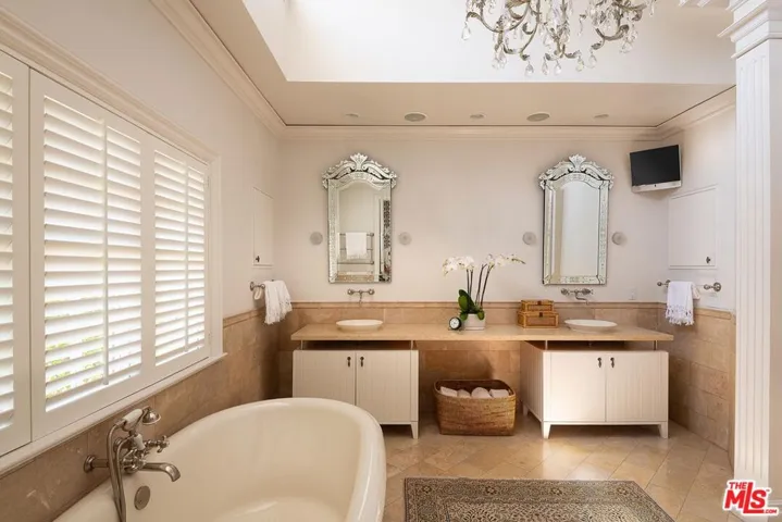 17417 Rancho Street, Encino, California 91316