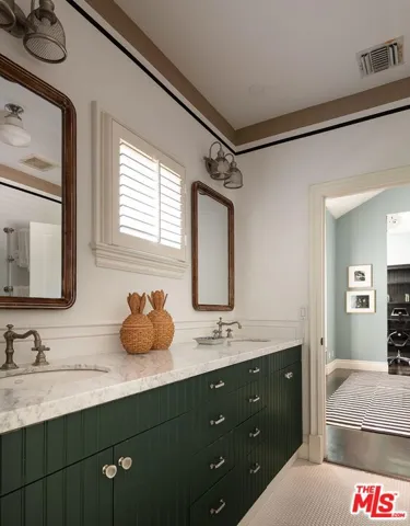 17417 Rancho Street, Encino, California 91316