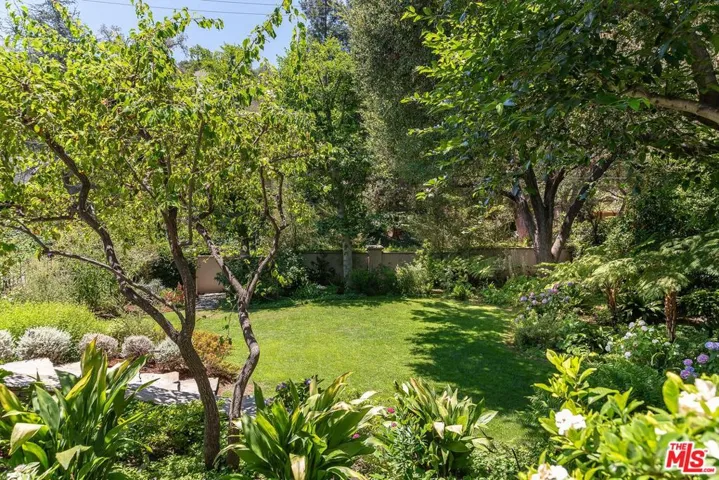 17417 Rancho Street, Encino, California 91316