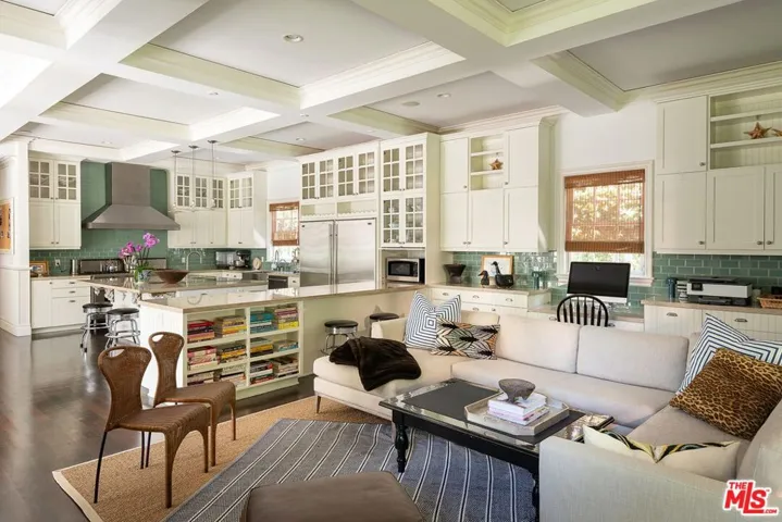 17417 Rancho Street, Encino, California 91316