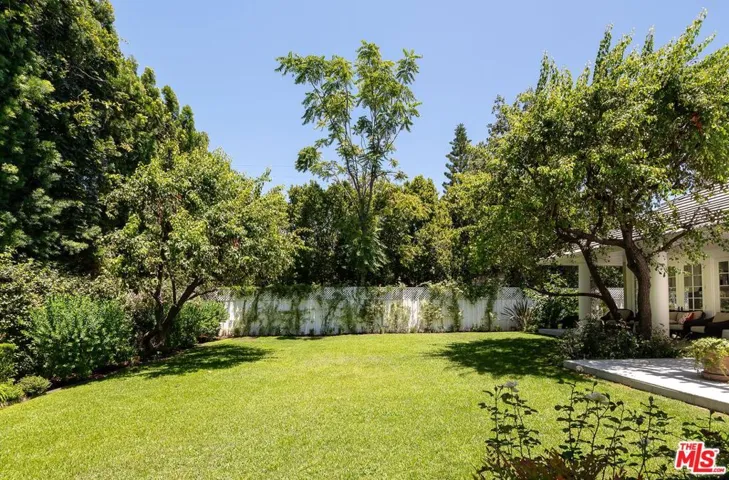 17417 Rancho Street, Encino, California 91316
