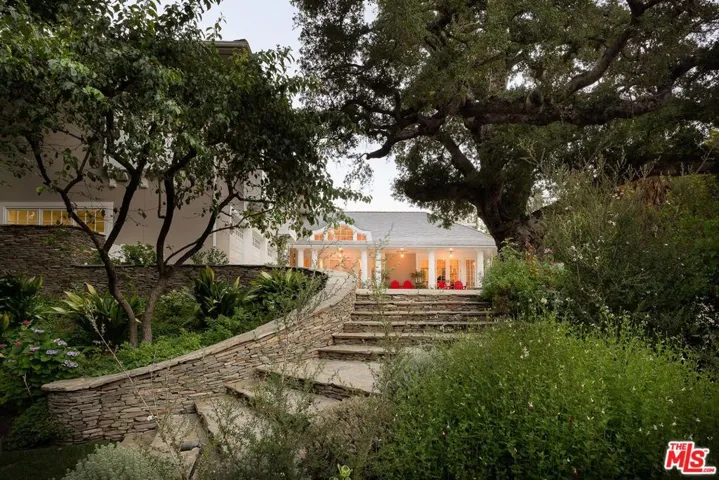 17417 Rancho Street, Encino, California 91316