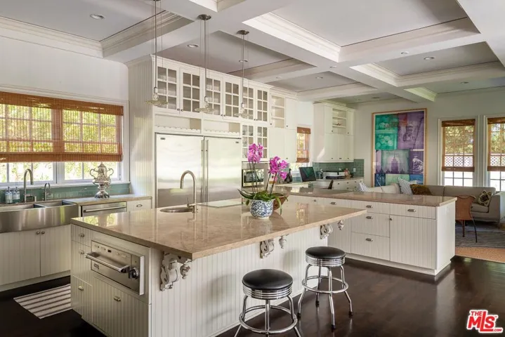 17417 Rancho Street, Encino, California 91316