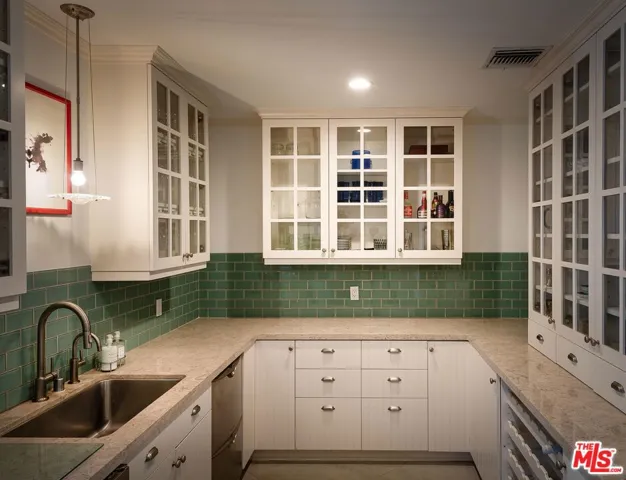 17417 Rancho Street, Encino, California 91316