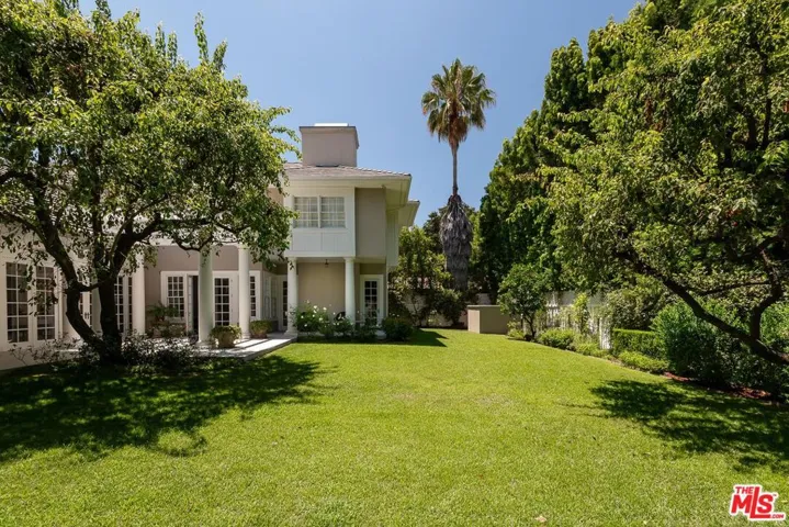 17417 Rancho Street, Encino, California 91316