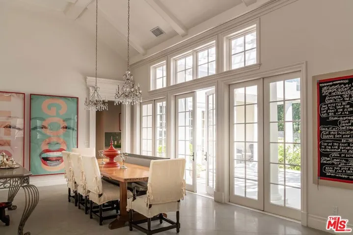 17417 Rancho Street, Encino, California 91316