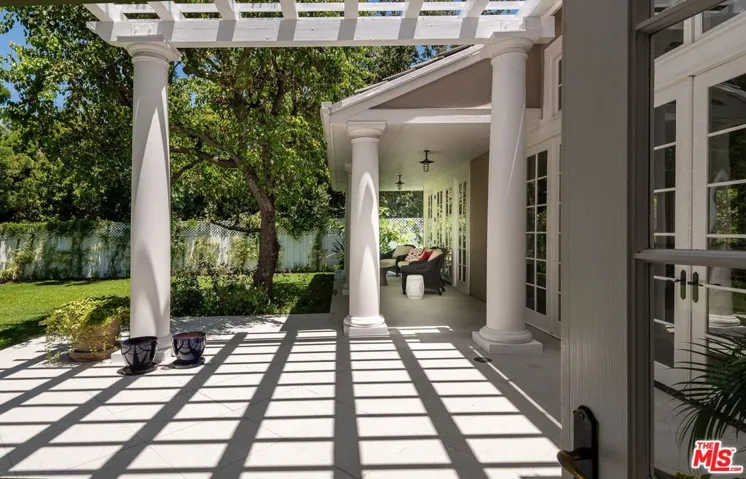 17417 Rancho Street, Encino, California 91316